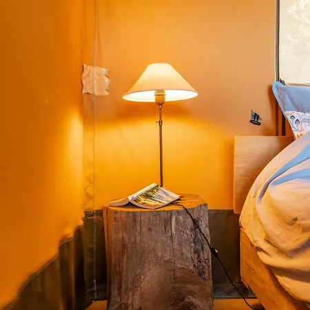 La Lisiere - Sejour Insolite En Pleine Nature - Vue Prairie - Literie De Gamme - Sdb Exterieure Avec Eau Chaude - Terrasse Couverte - 7min Du Lude Et Son Chateau - Ideal Couples Et Randonneurs La Chapelle-aux-Choux